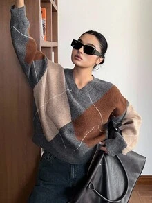 Dazy Plus 时尚拼色V领菱形图案宽松大码女式套头衫，秋冬款