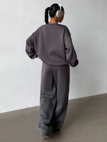 SHEIN Teen Girls Loose Fit Star Print Crew Neck Sweatshirt And Wide Leg Sweatpants 2 Piece Set, Casual Street Style, Suitable For Autumn/Winter Fall Girls Lounge Set Sweat Sets Tweens Comfy Sweatsuit Set Girls Sweatshirt Straight Pants Suit Tween Girl Tween Sweat Pants Set