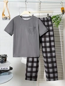 SHEIN 2 pièces/Set Pyjama pour garçons adolescents, T-shirt à manches courtes de couleur unie décontracté et pantalon imprimé à carreaux - Multicolore - Voir 1