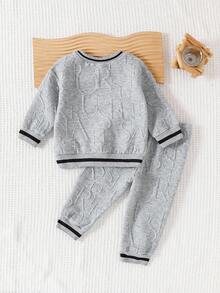 SHEIN Playful Pals 2 件套男婴休闲字母针织提花饰边罗纹圆领长袖运动衫和松紧腰裤套装，适合外出、休闲装、旅行，6 个月至 3 岁秋冬