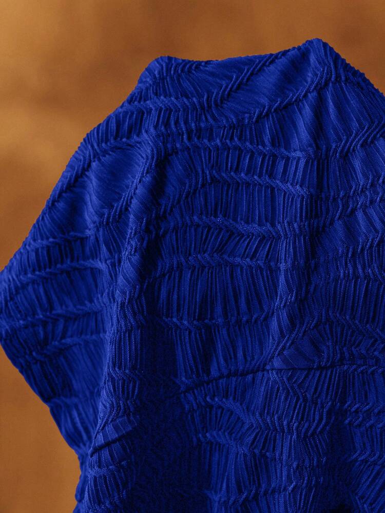 Canotta aderente da donna con colletto arricciato, senza maniche, in tessuto lavorato a trama, di colore unito