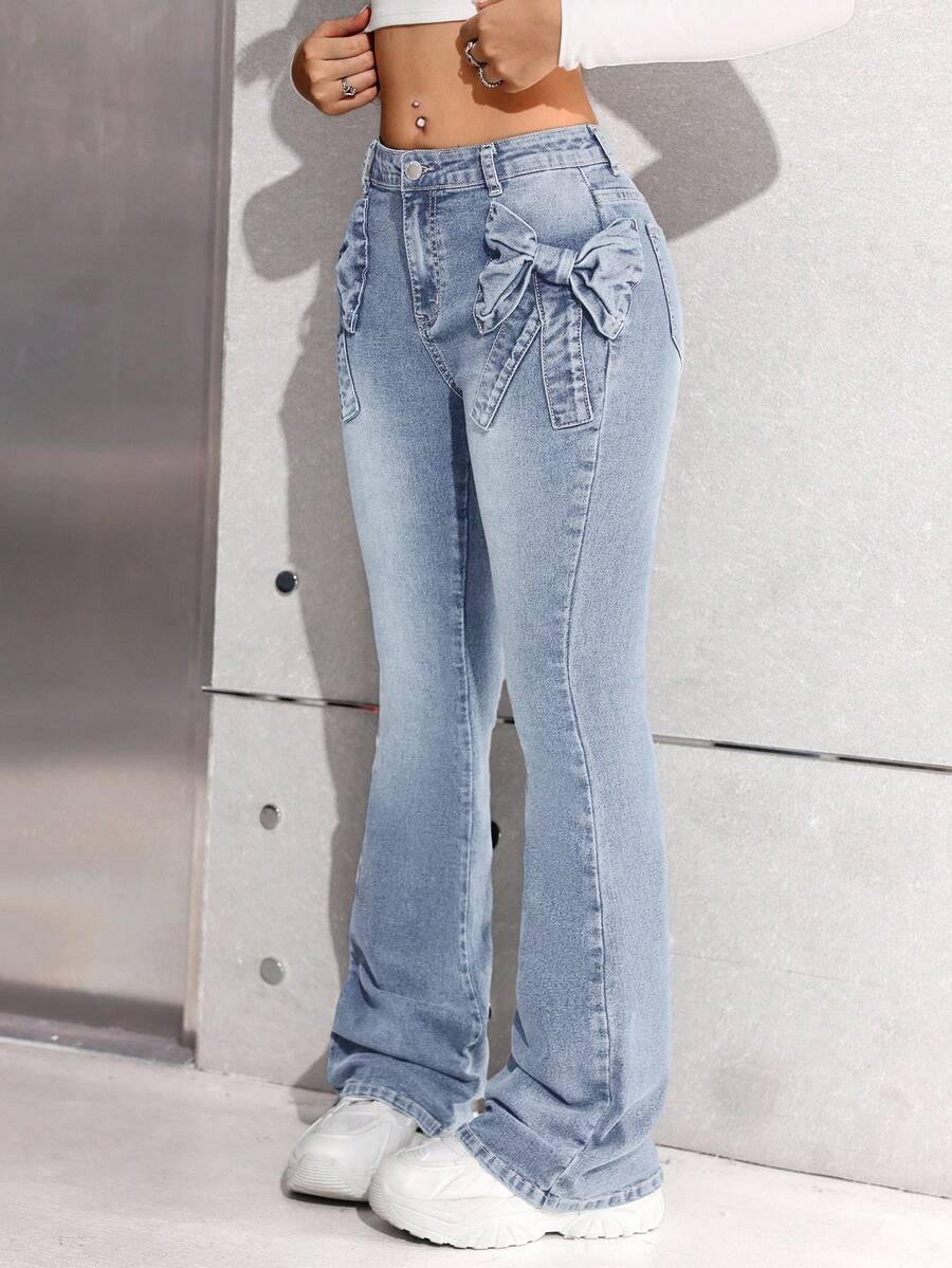 SHEIN 少女复古蓝色牛仔蝴蝶结口袋喇叭裤,适合夏季早午餐、教堂礼拜、毕业派对、街头风、夏季海滩波西米亚风度假短裤、夏季音乐会、节日休闲派对、夏季早午餐、教堂礼拜、毕业派对、街头风、返校季、返校季、喇叭牛仔裤、蝴蝶结牛仔裤、蝴蝶结牛仔裤、浅色水洗牛仔裤 - 淺色水洗藍 - 查看 1