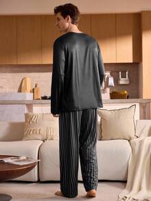 Manfinity Underwear&Sleepwear Basics 2pcs/Set Plus Size Men's Striped Crew Neck Long Sleeve Top And Striped Pants Pajama Set (Comfortable Loungewear) - Black - View 2