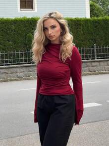 Jeta Ari 女士喇叭袖荷叶边下摆 T 恤 - 酒紅色 - 查看 5