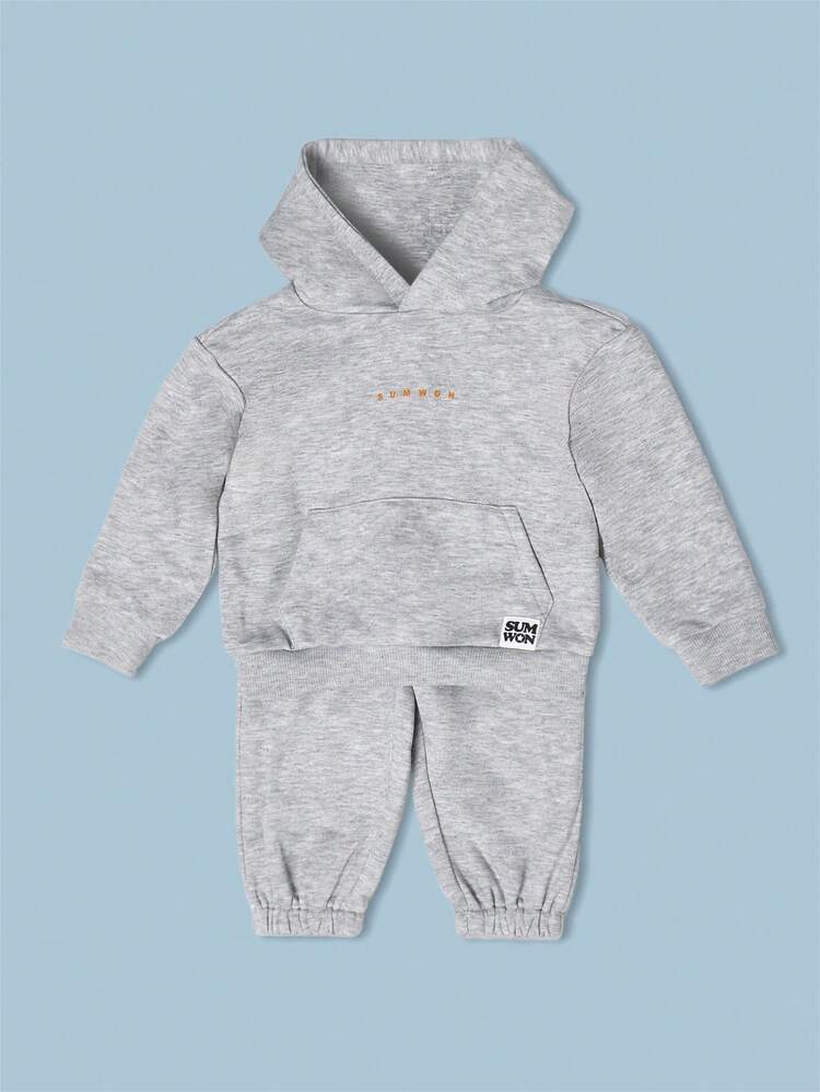 Set aus Kapuzenpullover mit Mitteltasche und Jogginghose