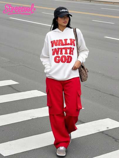 SHEIN Explorewe 两件套少女针织奶油色字母印花连帽衫+红色弹力腰工装裤，休闲街头风穿搭，适合外出、徒步、居家、春秋冬季穿着。