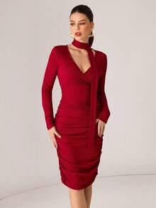 Modelyn Abito aderente mini a maniche lunghe con scollo a V sexy, arricciatura in vita, adatto per uscite, feste serali e gala, colore rosso autunnale - Bordò - Visualizzare 4