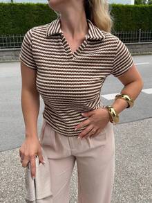 Jeta Ari 女款 V 领短袖 T 恤，夏季修身短款露肩 Polo 衫 - 咖啡棕 - 查看 3