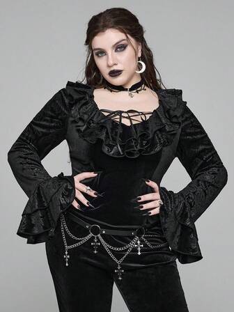 Goth Camicia nera in velluto con colletto a doppio volant e collo con fiocco, taglia curvy. Blusa nera in velluto con texture plissettata e maniche a campana, taglia curvy, adatta per autunno/inverno