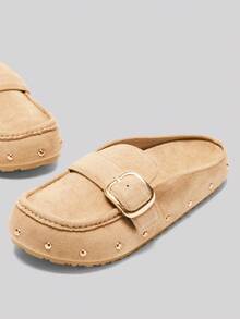 Solezae #QuietLuxury 女士金色铆钉扣米色绒面革一脚蹬穆勒鞋，配有柔软鞋垫和别致的五金配件，适合日常穿着 - 米色 - 查看 4