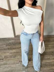 SHEIN SXY Plus Size Women's Basic Solid Casual Asymmetric Shoulder Exposed Top, White, Versatile Summer Blouse White Top One Sleeve Top White Top White Shirt One Shoulder Top White One Shoulder Top Asymmetrical Top White Fitted Top - White - View 3