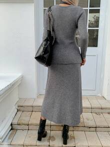 DAZY Bộ 2 món áo len và chân váy xẻ tà cổ chữ V màu trơn thanh lịch dành cho nữ, mùa thu - Xám - Xem 2