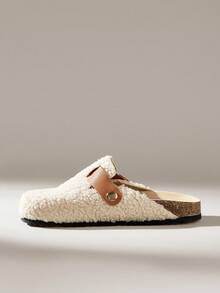 Solecia Sepatu Loafer Wanita Kasual Model Slip-On dengan Desain Gesper dan Bulu Imitasi - Aprikot - View 3