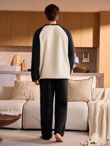 Manfinity Underwear&Sleepwear Basics 2 piezas Conjunto de pijama de felpa esponjosa para hombres, conjunto de ropa de dormir suave y cómoda de corte holgado, ropa de otoño e invierno, acogedor - Multicolor - Ver 2