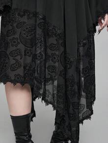 ROMWE Đầm maxi tay loe họa tiết hoa cổ ren viền bất đối xứng phong cách Gothic cỡ lớn, đầm dài thanh lịch tối màu theo phong cách Gothic cỡ lớn cho mùa thu/đông, đầm dài cổ điển sang trọng theo phong cách Gothic cỡ lớn cho phụ nữ mặc trong lễ Halloween, tiệc Giáng sinh - màu đen - Xem 3
