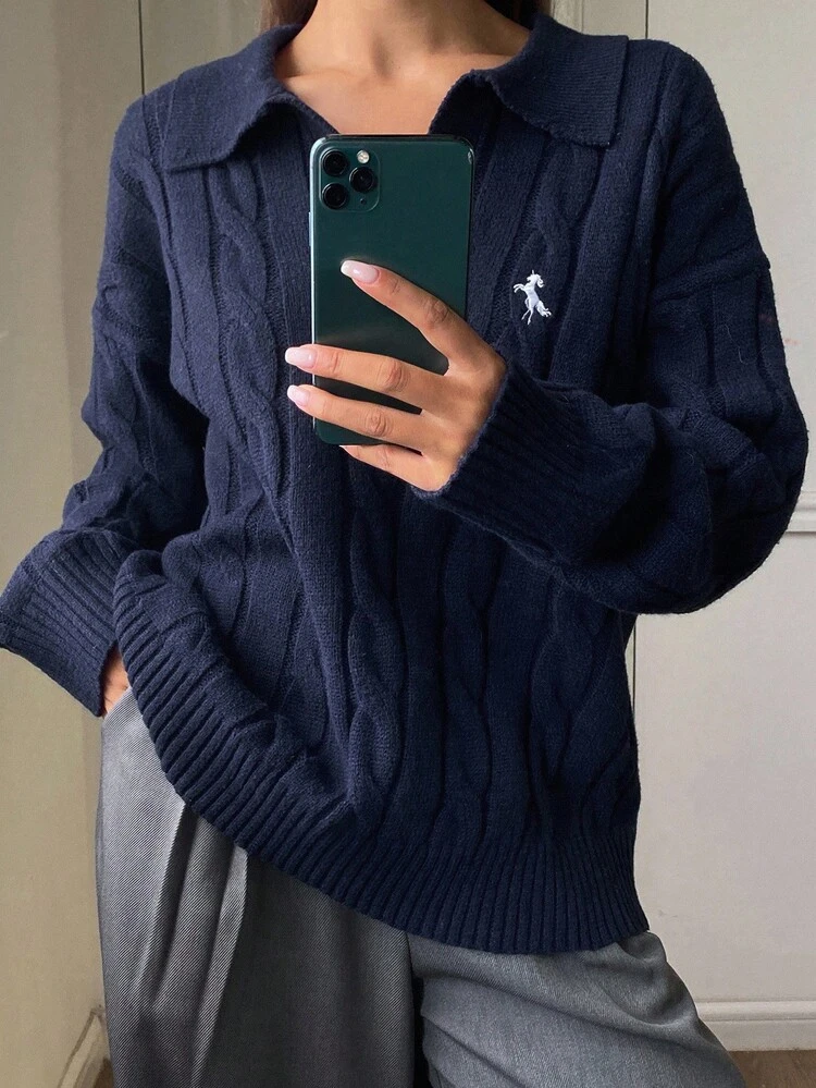 Maglione da donna a collo a V lavorato a trecce, con design ricamato sul colletto, vestibilità morbida, adatto per autunno/inverno - Blu Navy - Visualizzare 4