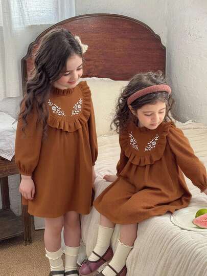 SHEIN LMoss Kids 女婴可爱灯芯绒纯色花卉图案长袖连衣裙