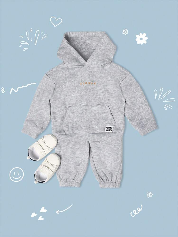 Set aus Kapuzenpullover mit Mitteltasche und Jogginghose