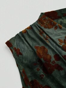 SHEIN Clasi 加大码优雅花卉植绒裹身吊带背心，夏季 - 軍綠色 - 查看 7