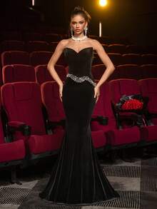 Glamrae Elegant Velvet Black Tube Top With Asymmetrical Waist Shape And Gorgeous Hand-Cut Rhinestones, Fishtail Train, Suitable For Dates, Holidays, Bachelorette Parties, Wedding Events, Wedding Guests, Elegant Parties, Luxury Evening Dresses, Halloween, Christmas, All Formal Occasions, Heavy-Duty Dinner Dresses