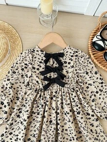 SHEIN LMoss Kids 女宝宝可爱度假休闲杏色碎花图案蝴蝶结长袖宽松连衣裙，婴儿蝴蝶结连衣裙，碎花连衣裙，女宝宝波西米亚风连衣裙，婴儿女童服装，秋冬季婴儿连衣裙 - 彩色 - 查看 4