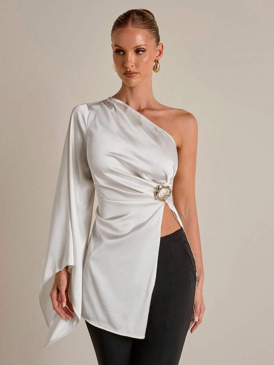 COSMINA Blusa de mujer de unicolor con un hombro, mangas acampanadas, plisada y con decoración metálica de moda