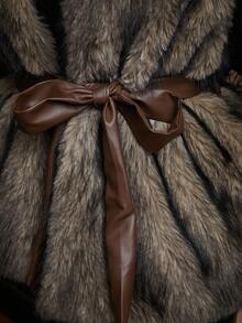 Radiana 大码女式无袖腰部收紧人造毛皮夹克，适合性感办公室风骚、舞会、舞会、情人节、邮轮装束、通勤、商务、复古、派对、度假、郊游、老钱、丰富层次、约会之夜、聚会、极简主义、生日、正式活动、辣妹、伊比沙岛、纳什维尔、假期、端庄、别致、休闲、购物、街头服饰、外出、凸显您的身材，在秋冬季展现迷人身材 - 灰色 - 查看 8