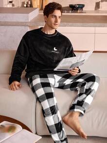 Manfinity Underwear&Sleepwear Basics 2pcs Plaid Crew Neck Long Sleeve Top & Pants Flannel Men's Fluffy Pajama Set (Soft & Comfortable Men's Sleepwear Set), Fall Winter Clothes, Cozy