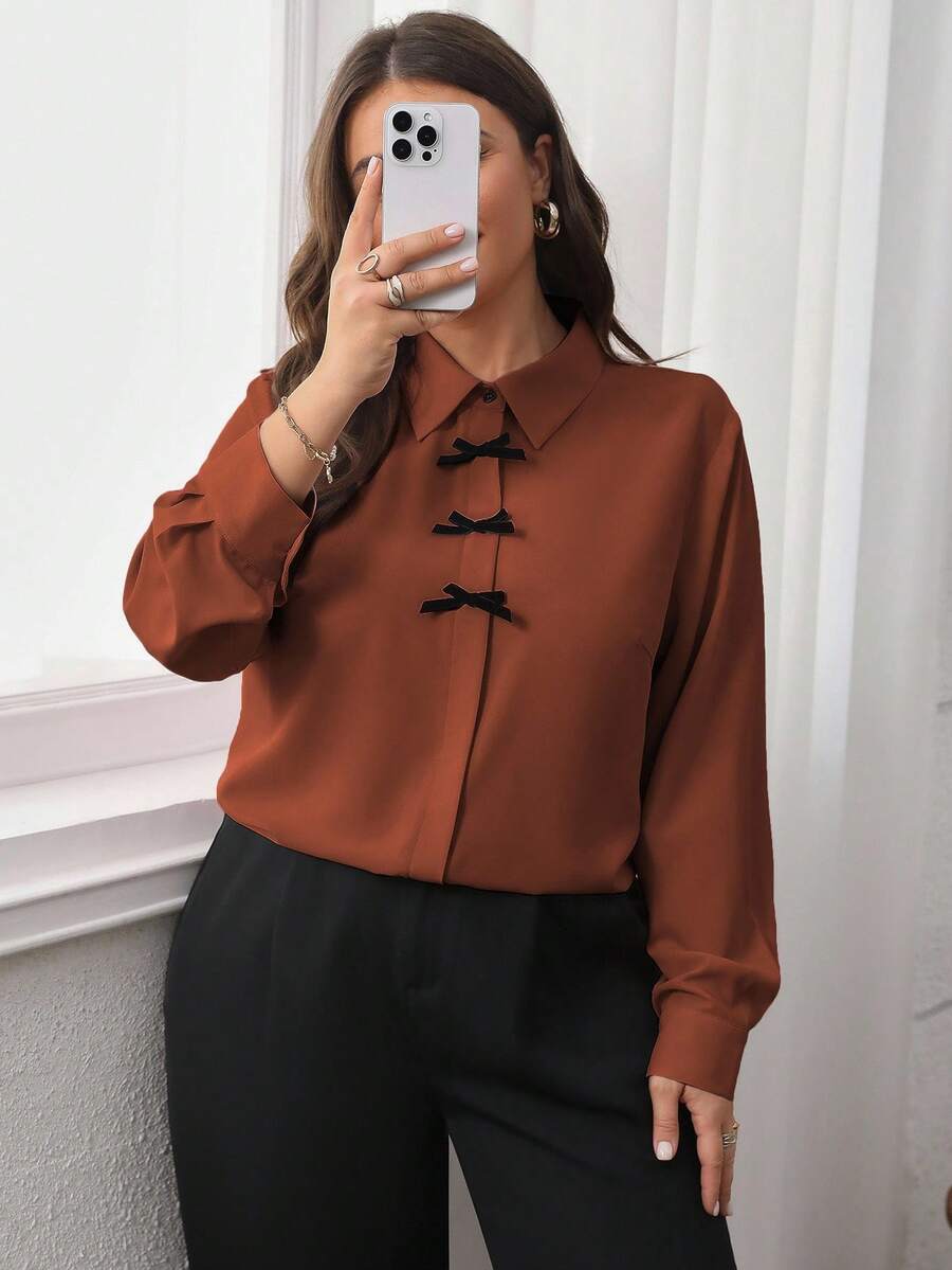 Vionelle 大码女式纯色优雅法式通勤衬衫，衬衫领，开襟设计，蝴蝶结装饰，长袖女式衬衫，优雅棕色衬衫，办公室衬衫，系带衬衫，端庄衬衫 - 鏽棕色 - 查看 1