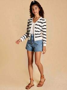 SHEIN Cárdigan de punto versátil a rayas blancas y negras para niña preadolescente