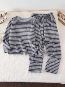 SHEIN 2 件男童厚羊毛条纹长袖上衣和裤子休闲家居服套装，秋冬 - 灰色 - 查看 3