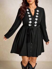 Elaquor فستان كاجوال للعطلات مطرز بالزهور مع ياقة مقطوعة للمقاسات الكبيرة