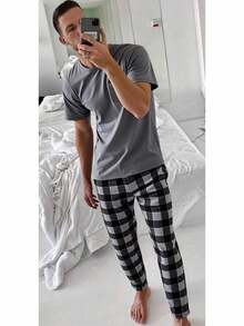 SHEIN 2 pièces/Set Pyjama pour garçons adolescents, T-shirt à manches courtes de couleur unie décontracté et pantalon imprimé à carreaux - Multicolore - Voir 2