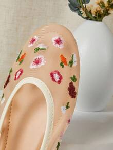 Solezae Women's Casual Elegant Round Toe Comfortable Floral Embroidered Flats - Multicolor - View 4