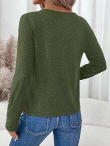 SHEIN LUNE 女士休闲纯色V领长袖T恤，百搭易穿，适合叠穿和户外穿着，秋冬季女士长袖上衣，纯色上衣，绿色长袖上衣，秋季女装，休闲款 - 軍綠色 - 查看 2