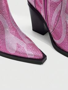 Glitzique Stivali alti da donna con decorazione a fiamma di strass, adatti per occasioni di festa