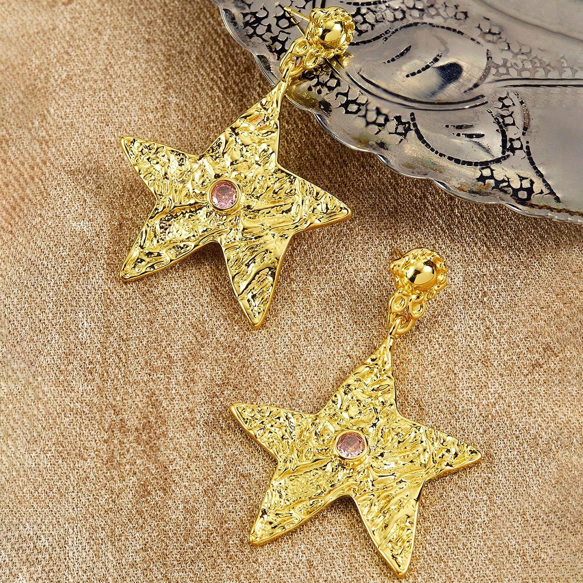 Par de pendientes con colgante de estrella de mar de la serie oceánica chapados en oro de 18K para mujeres