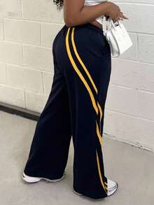 Alexandranx 女士春夏情侣装比赛日外出学院风黄色撞色织带运动裤、狂欢节服装、狂欢节 - 藏蓝色 - 查看 4