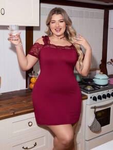 SweetSlumber Camisón de talla grande con encaje y volantes en el bajo para chica dulce