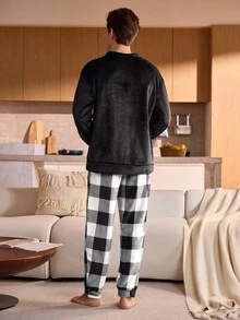 Manfinity Underwear&Sleepwear Basics 2pcs Plaid Crew Neck Long Sleeve Top & Pants Flannel Men's Fluffy Pajama Set (Soft & Comfortable Men's Sleepwear Set), Fall Winter Clothes, Cozy