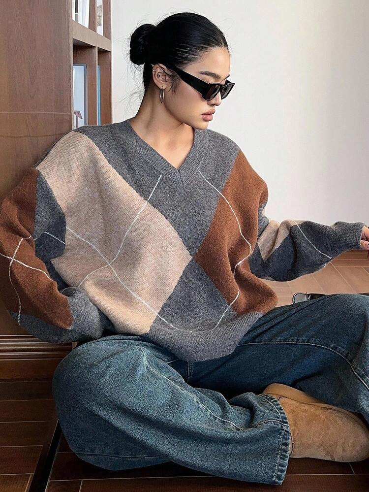Dazy Plus Fashionable Color Block V-Neck Diamond Pattern Loose Plus Size Pullover Sweater For Women, Autumn/Winter