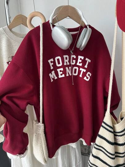 可爱的少女闭上眼睛！秋季新款超大号英文标语印花卫衣，酒红色宽松青少年休闲套头衫，舒适的街头风外套，适合日常休闲穿着，百搭，秋冬必备，轻盈舒适，秋季时尚休闲装的完美之选。图案设计，返校季，适合户外野餐、街拍、校园穿着，是散步、用餐和派对的理想之选。