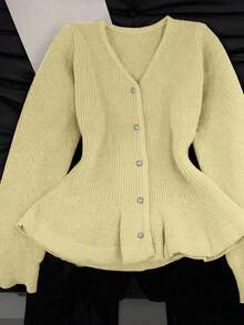 GlowEve 女式纯色长袖单排扣荷叶边下摆针织开衫，秋冬 - 淡黃色 - 查看 2