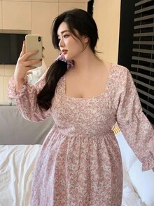 Dazy Plus Váy ngủ nữ cỡ lớn họa tiết hoa nhí dáng rộng thanh lịch cổ vuông, mùa đông, váy ngủ Moo Moo. - Hồng - Xem 1