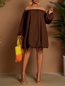 SHEIN CURVE+ Váy dài tay dài màu trơn trễ vai cỡ lớn dành cho nữ, thiết kế mới mùa thu, viền phồng, đa năng, thích hợp cho tiệc tùng, sinh nhật, đi chơi đêm, trở lại trường - màu nâu - Xem 3