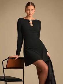 Enchnt Elegante abito a maniche lunghe con colletto vuoto in stile francese, decorato con fiori di rosa in metallo