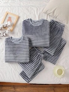 男士法兰绒条纹长袖上衣和长裤两件套蓬松睡衣套装，加厚保暖，适合秋冬家居服，柔软舒适。 - 灰色 - 查看 1