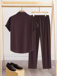 Manfinity Homme Traje casual de talla grande para hombre con camisa de manga corta de un solo pecho y pantalones de unicolor