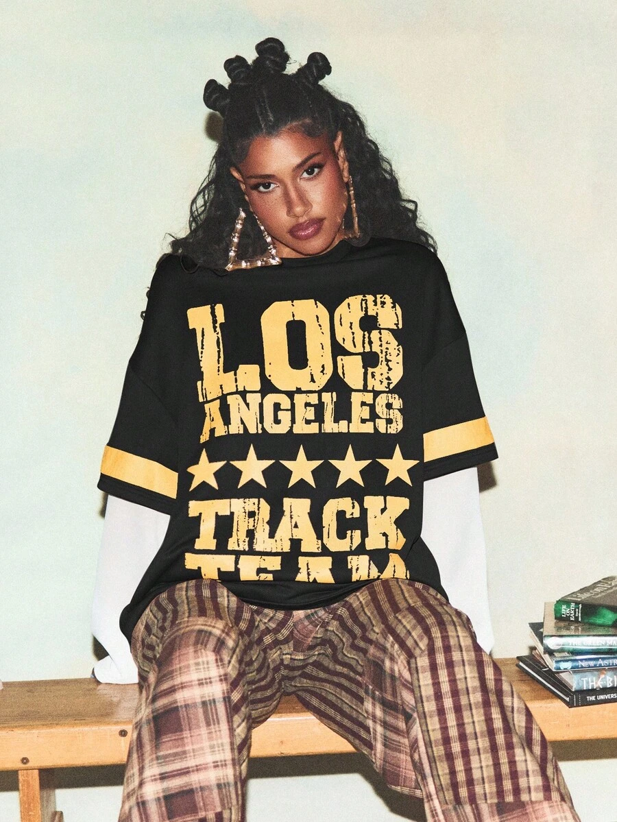 SUMWON WOMEN 大学双层洛杉矶田径队都市街头风格 T 恤 22 号星星图案复古设计秋季时尚分层外观 - 黑色 - 查看 1