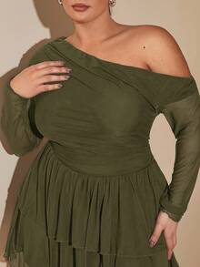 SHEIN BAE 大码优雅甜美性感女式黑色网眼不对称斜肩长袖荷叶边下摆迷你连衣裙，仙女核心连衣裙，适合情人节、夏季、生日、大码正式派对 - 軍綠色 - 查看 3